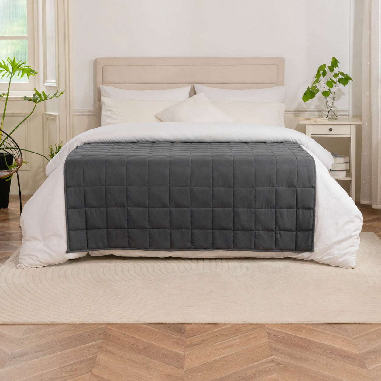 Couverture lestée Someira sur lit, ambiance chambre